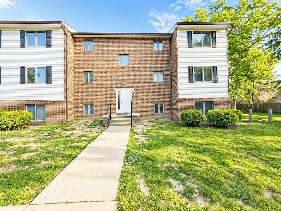 1st image of 22026 Gloucester Ct #A-8