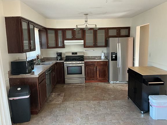 2nd image of 2 Dyer Dr