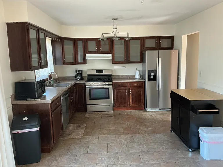 2 Dyer Dr — Photo 2
