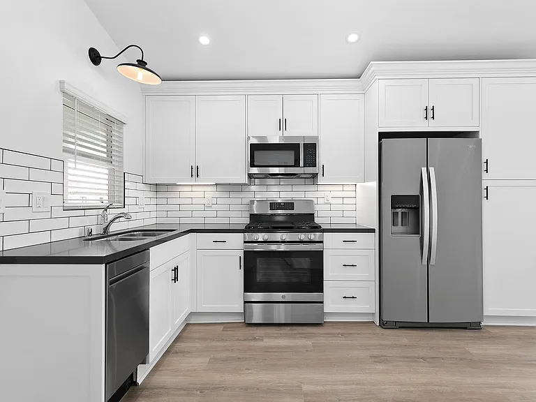 802-812 El Carmel Pl #808 — Photo 1