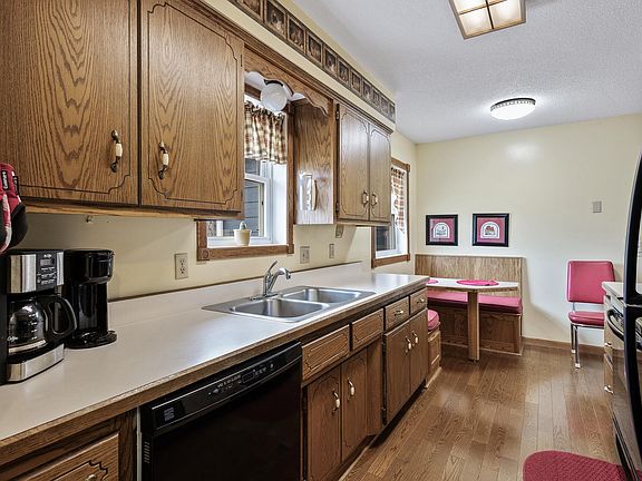 4th image of 38470 Gerald Ave