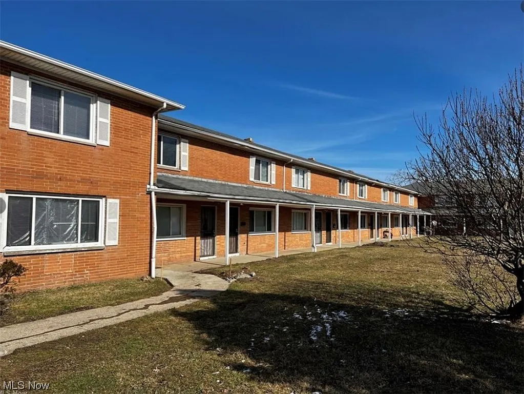 4871 Banbury Ct APT 24 photo 1