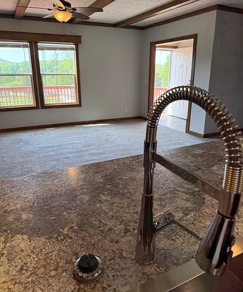 415 Thomas Ln — Photo 5