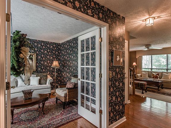 3rd image of 3007 S Waterford Ct