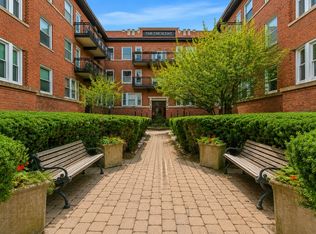 845 W Belle Plaine Ave APT 2E, Chicago, IL 60613