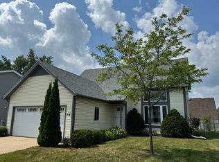 214 N Park Blvd, Streamwood, IL