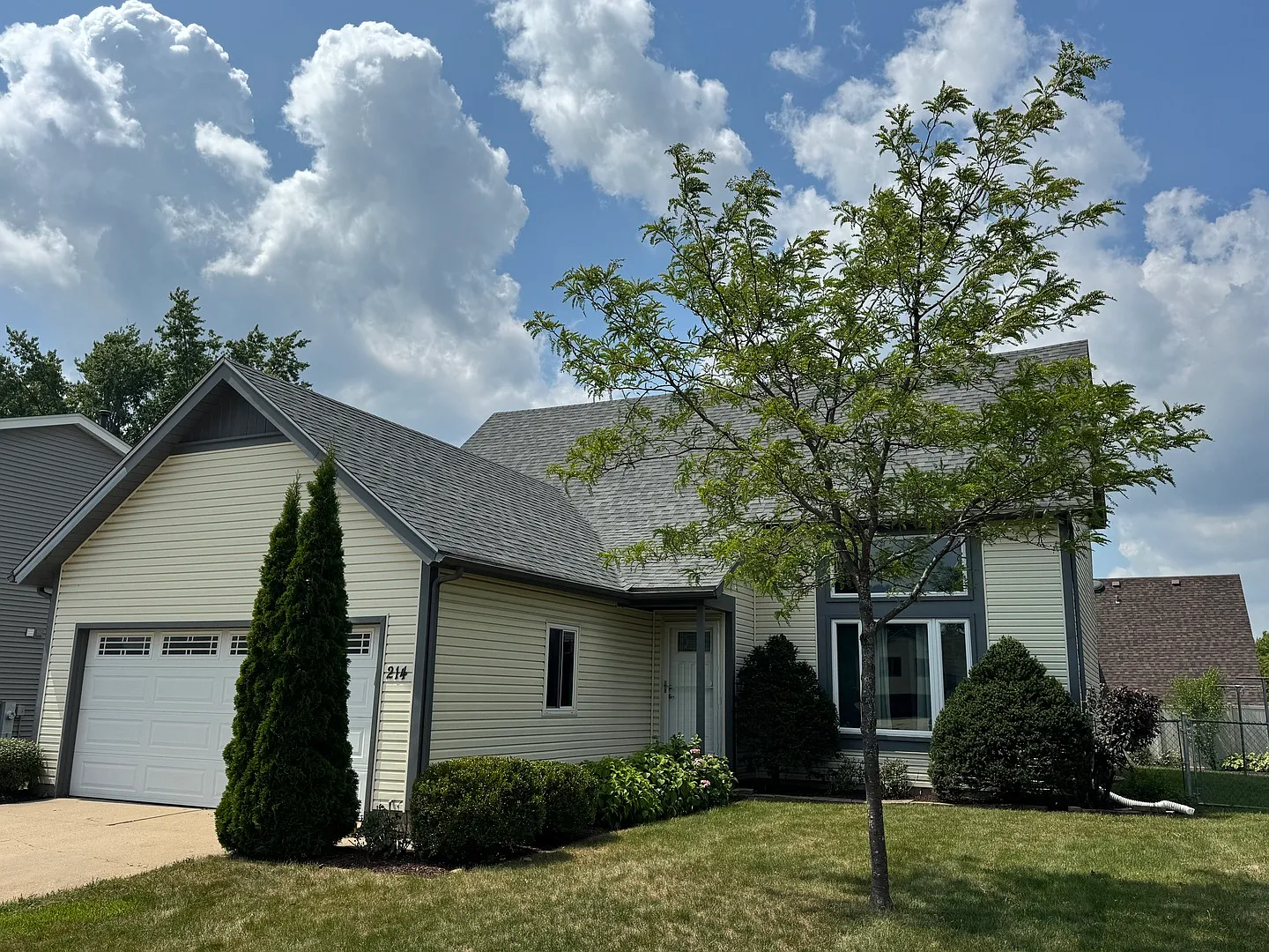 214 N Park Blvd photo 1