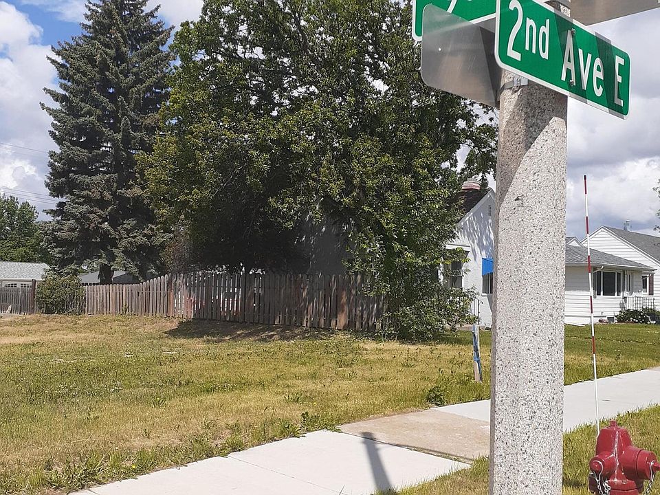 2nd image of 901 2nd Ave E
