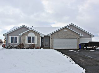374 Redtail Dr, Davis Junction, IL 61020