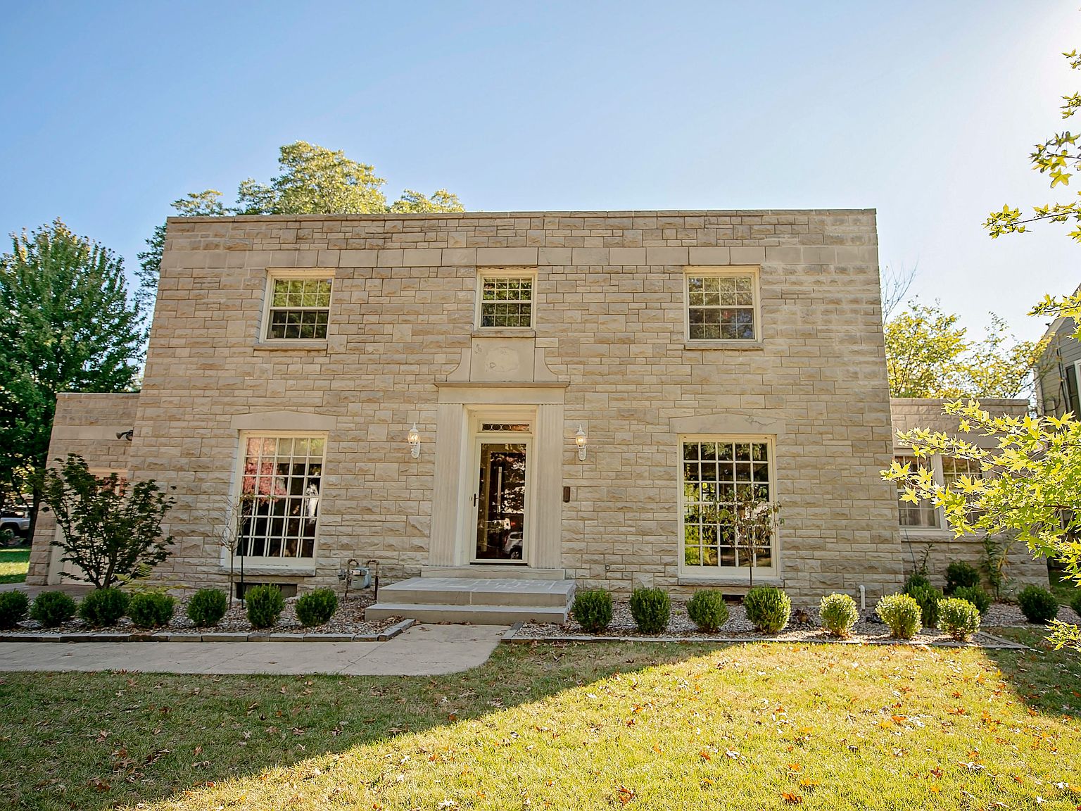 1048 S Pickwick Ave, Springfield, MO 65804 Zillow