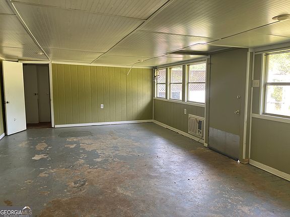 5th image of 3912 Coakley Ave