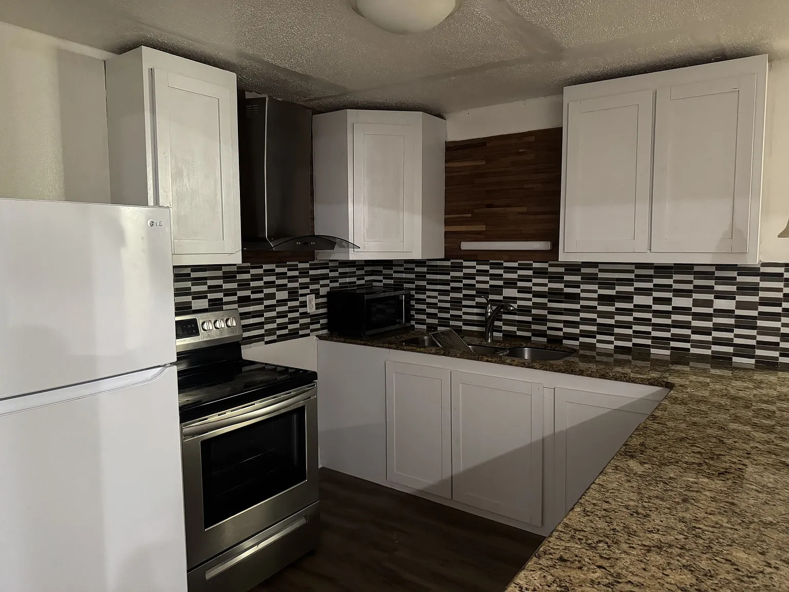 3712 West 22nd Plaza - 1 — Photo 4