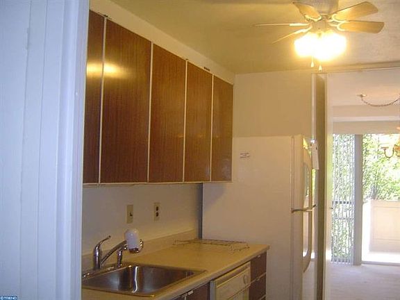 5th image of 2401 Pennsylvania Ave APT 311