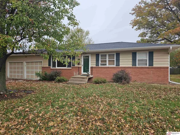 1626 Sara Rd, Beatrice, NE 68310