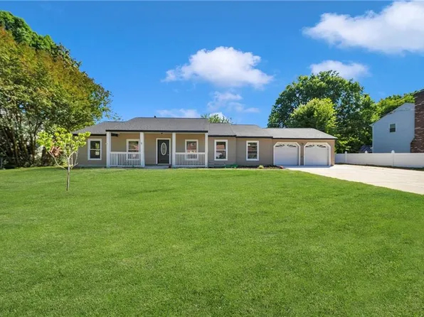 927 Moyer Rd, Newport News, VA 23608