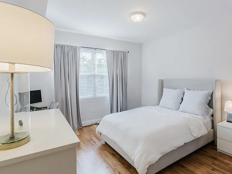 599 Franklin Ave #7 — Photo 11