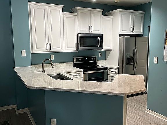 2nd image of 605 Fairway Dr APT 105