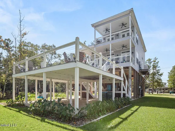 10346 Riverroad Dr, Gulfport, MS 39503