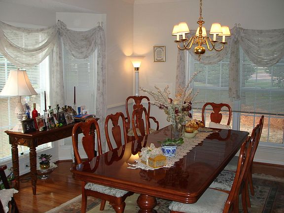Beautiful Bay Window in Dining Room