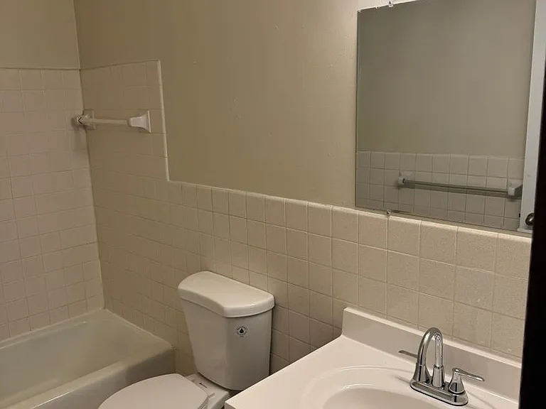 1315 Dowling Ave N — Photo 8