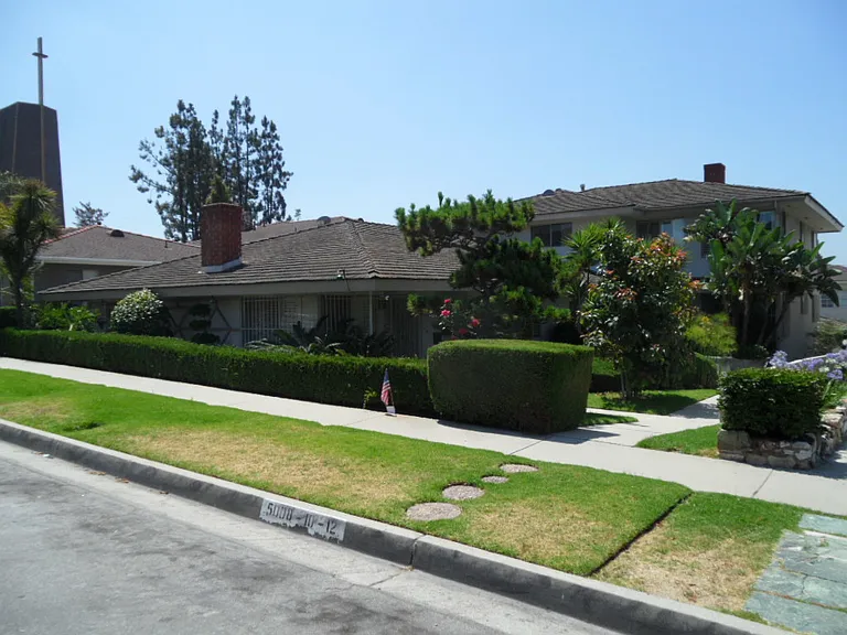 5008 W 58th Pl — Photo 1