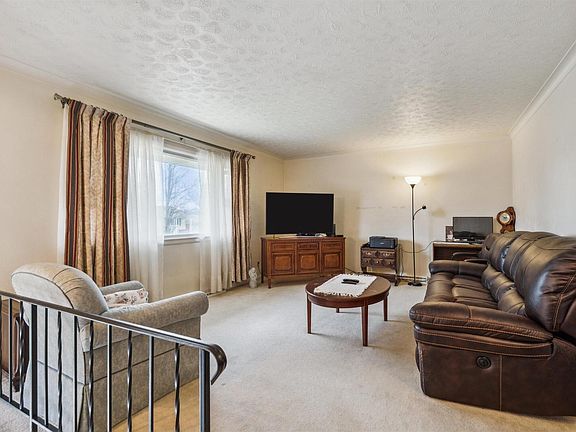 5th image of 2108 Woodlawn Ave