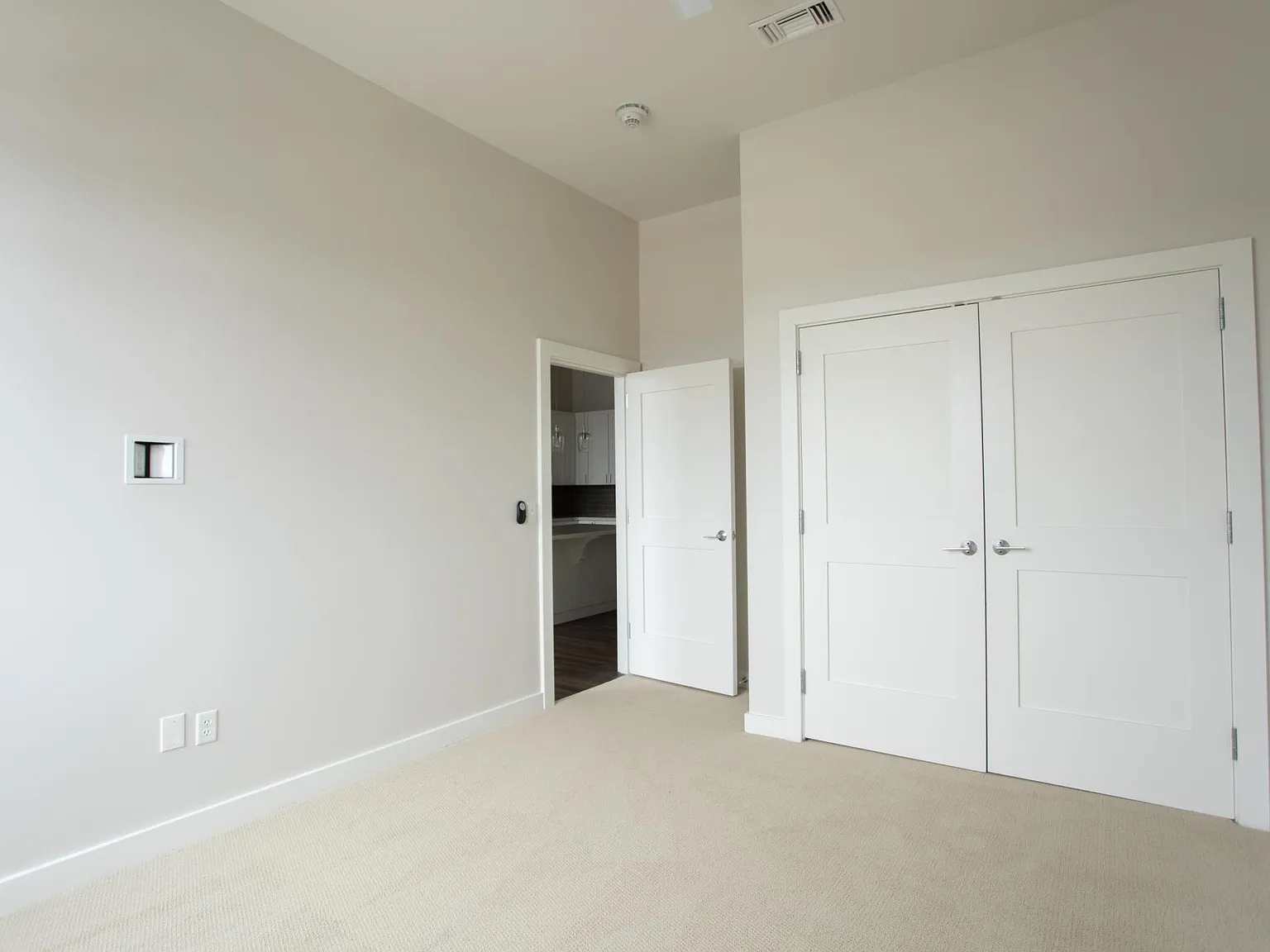 2 bed, 1022 sqft, $1,700 — Photo 4