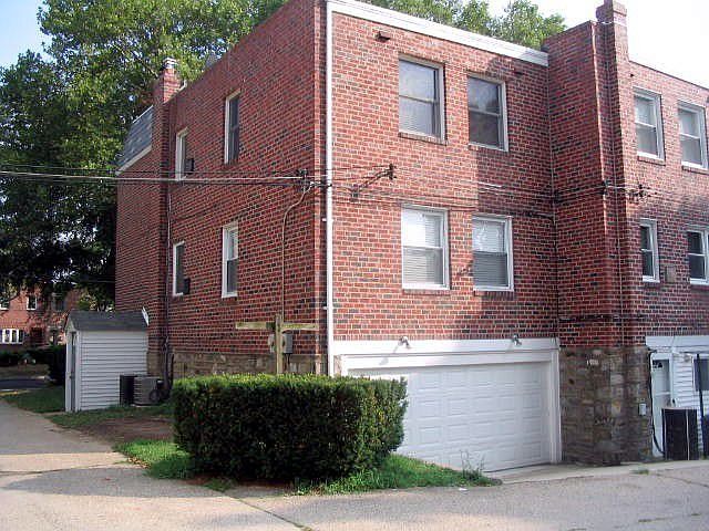 2nd image of 1809 W Moyamensing Ave