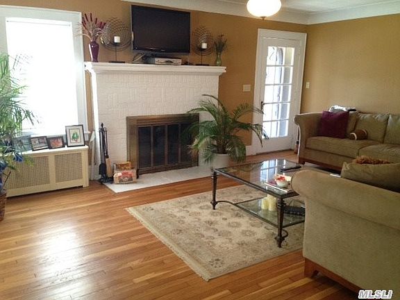4th image of 52 Montgomery Ave