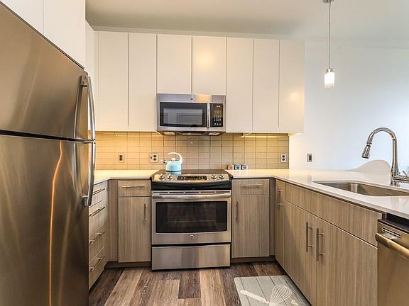 4th image of 180 Telford St #512