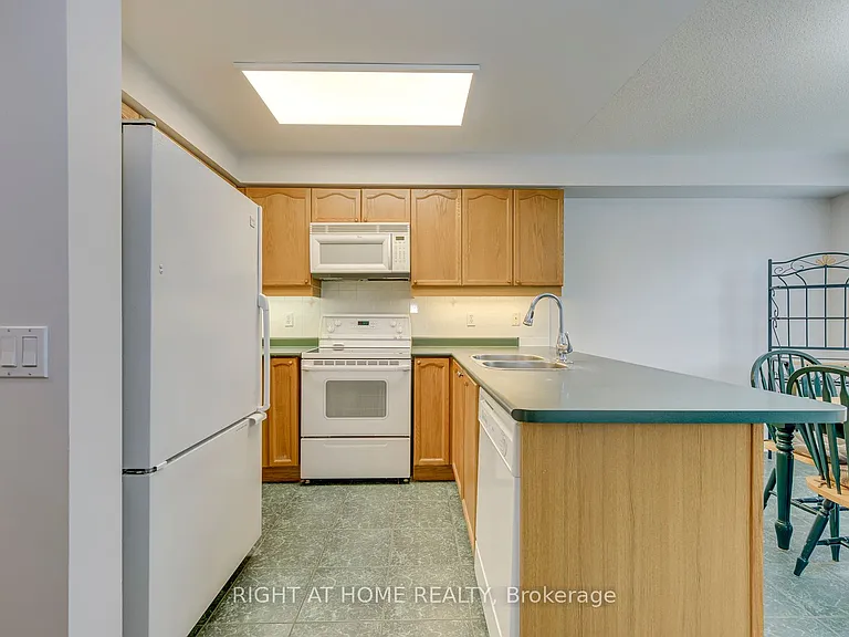 38 Fairview Rd W #38 — Photo 16