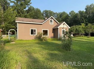 9308 N 5th St, Gladstone, MI 49837