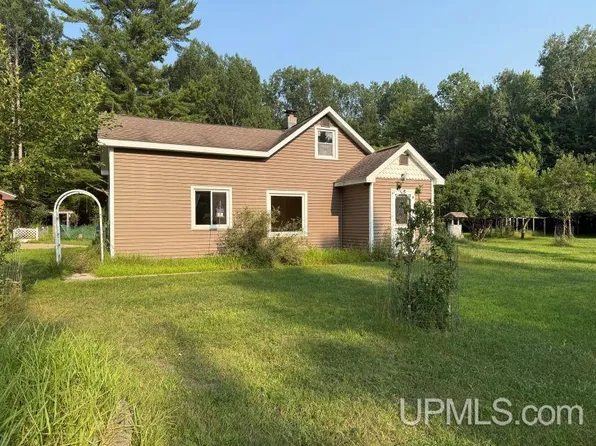 9308 N 5th St, Gladstone, MI 49837