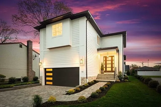 70 Columbus Dr — Photo 1