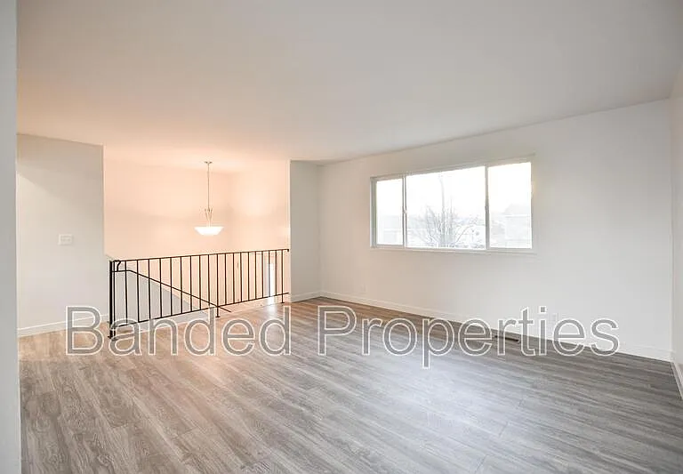 5849 S Country Hills Dr — Photo 2