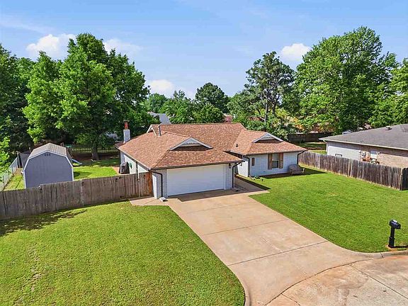 4th image of 3205 W 29th Ct
