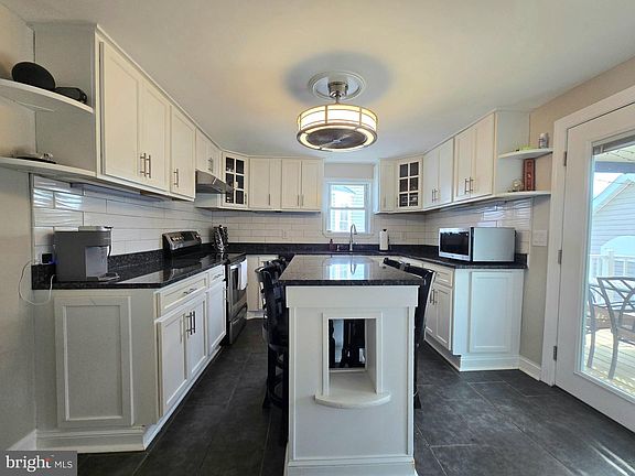 3rd image of 8206 W End Dr