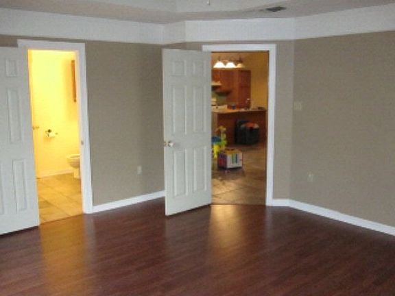 5th image of 210 Willsbrook Dr