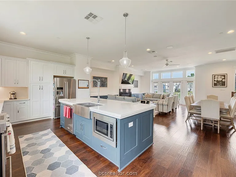 210 Tarrow St — Photo 12