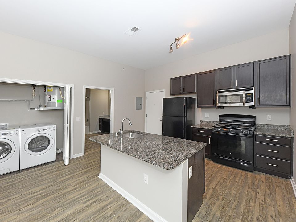 Breakfast Bar + Granite Counters