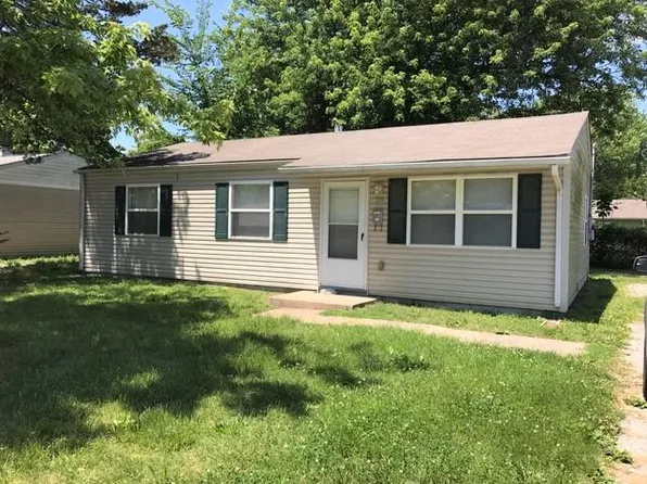 28 Saint Columba Dr, Cahokia, IL 62206