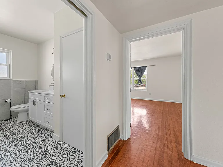 1008 Strawbridge — Photo 25