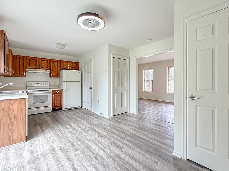 28 Pheasant Ln — Photo 11