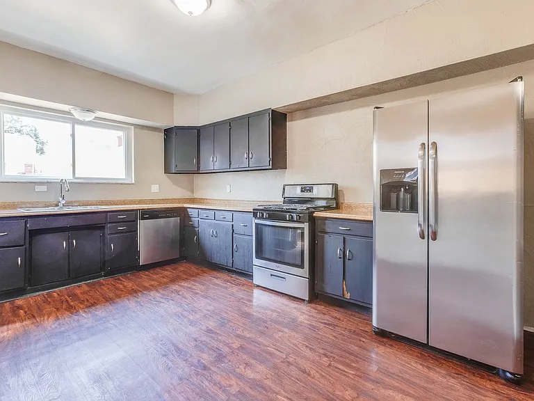 2120 Salisbury St S — Photo 16