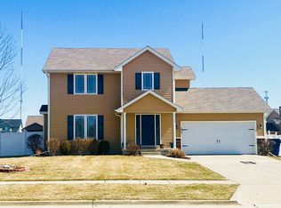 2909 SE Cobblestone Dr, Grimes, IA 50111