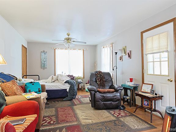 4th image of 4788 Benson Rd