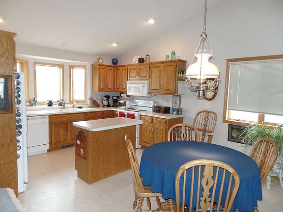 4th image of 1725 Highland Trl