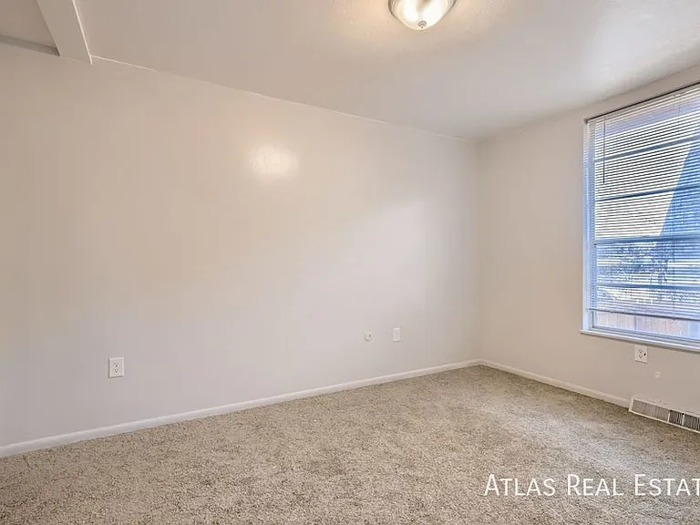 331 N Columbine St #D — Photo 7