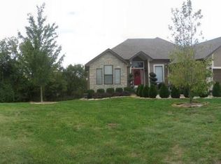 301 SW Bobcat St, Oak Grove, MO 64075