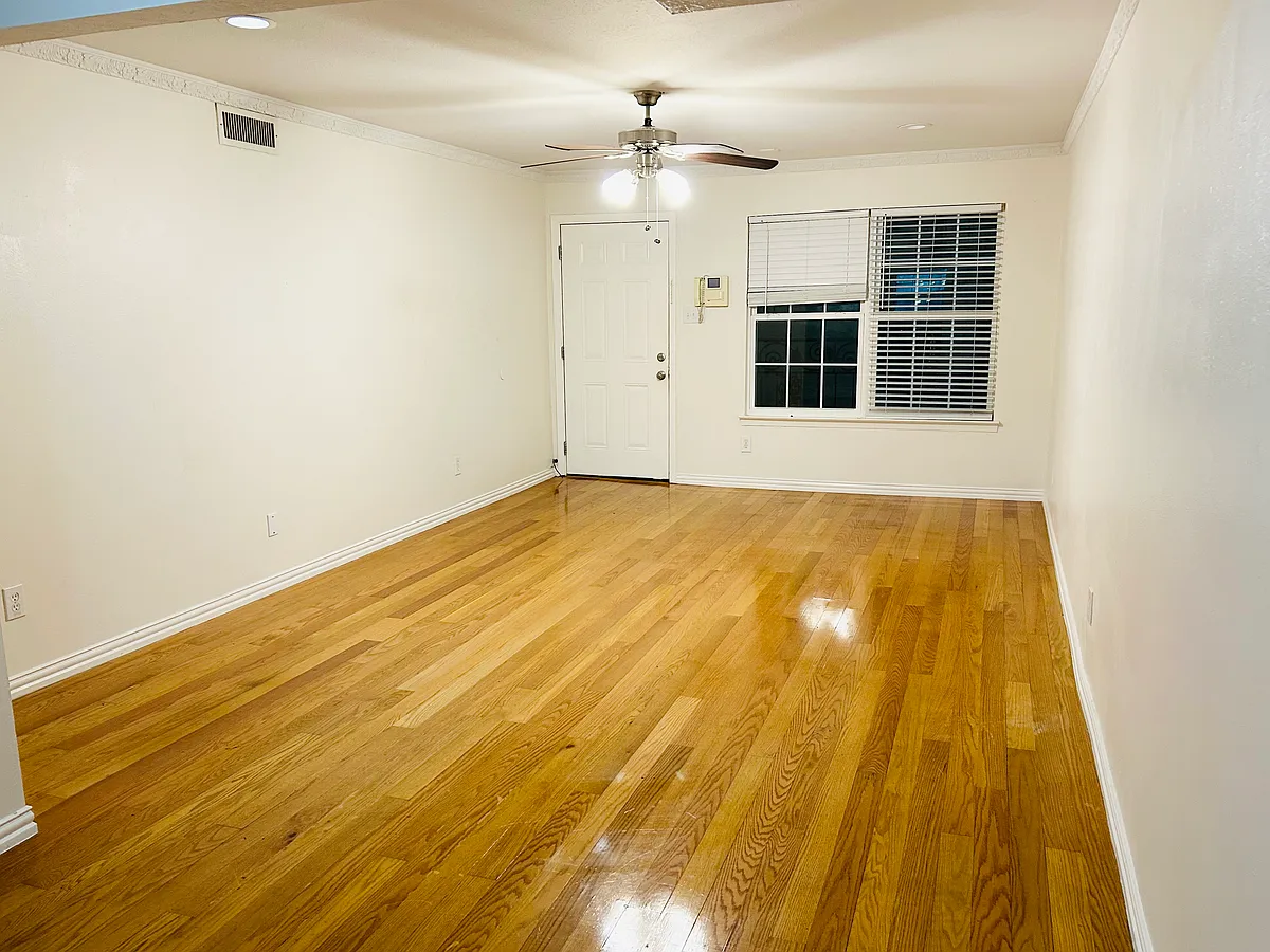 Building Photo - 5818 E University Blvd #233